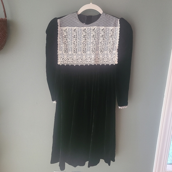 Sarah Kent Other - Girl's Vintage Velour Dress, Size 10